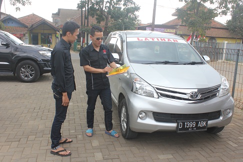 https://images-residence.summarecon.com/images/gallery/article/5752/mengemudi gratis gedebage 1.jpg
